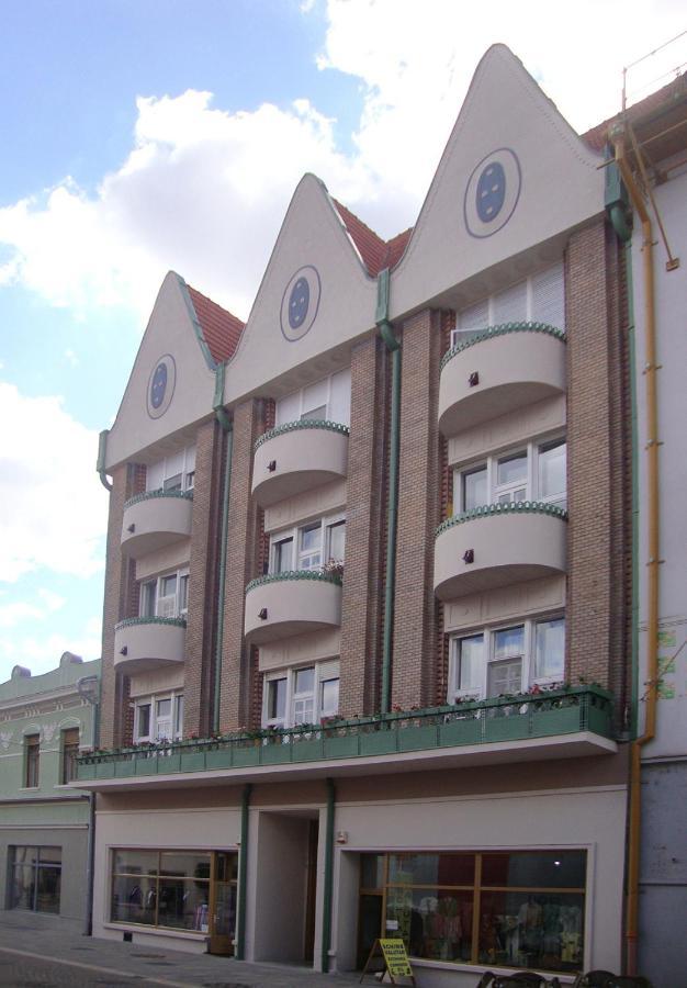 Art Nouveau Apartment Ultracentral Oradea Exterior photo